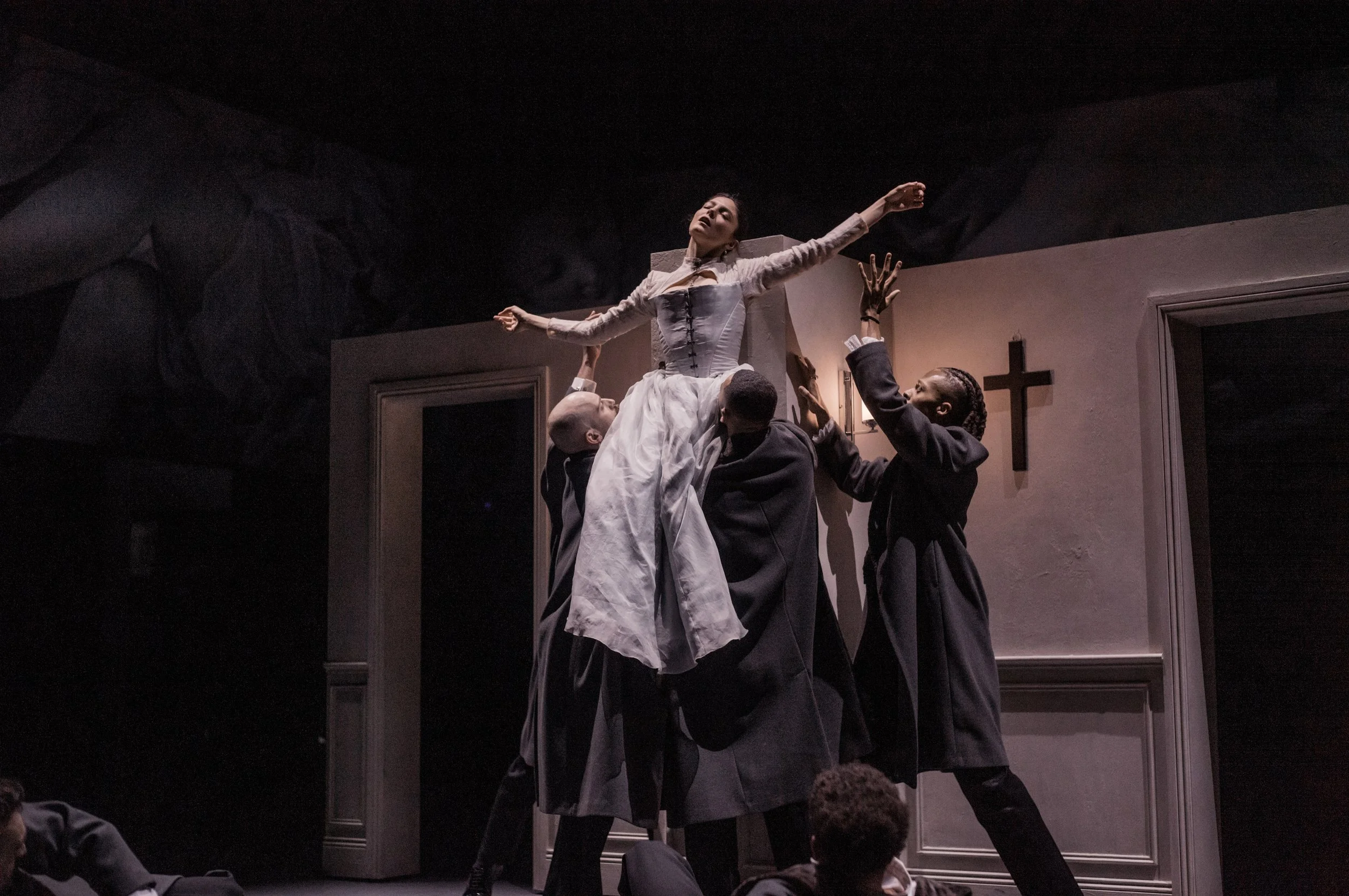 The cast in Les Liaisons Dangereuses at the National Theatre. Photographer Sarah Lee LLD023.jpeg