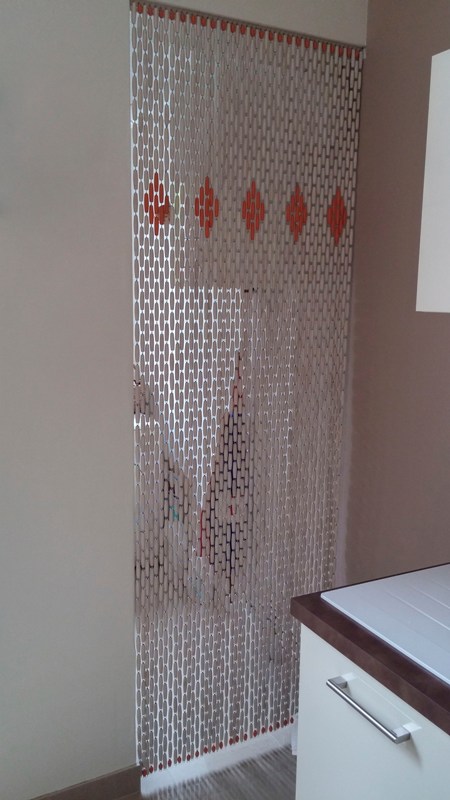 " Vignal " Orange - Pearly White Background