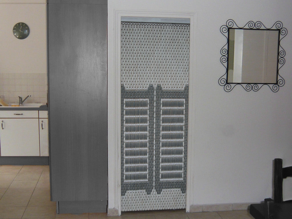 “Saloon” Mottled grey, Pearly white background