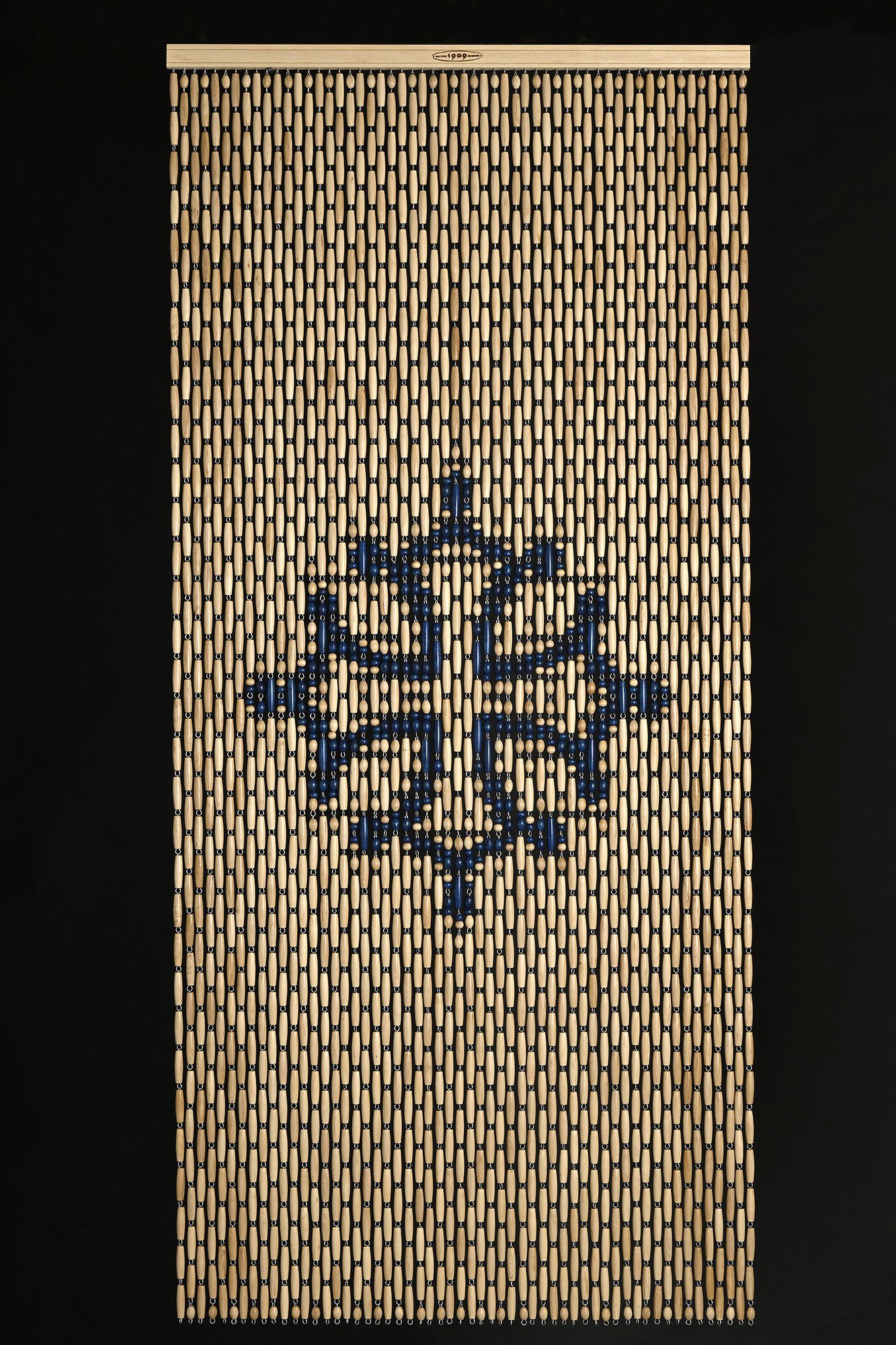 " Croix Occitane " en Buis Bleu Pacifique - fond en Charme Naturel