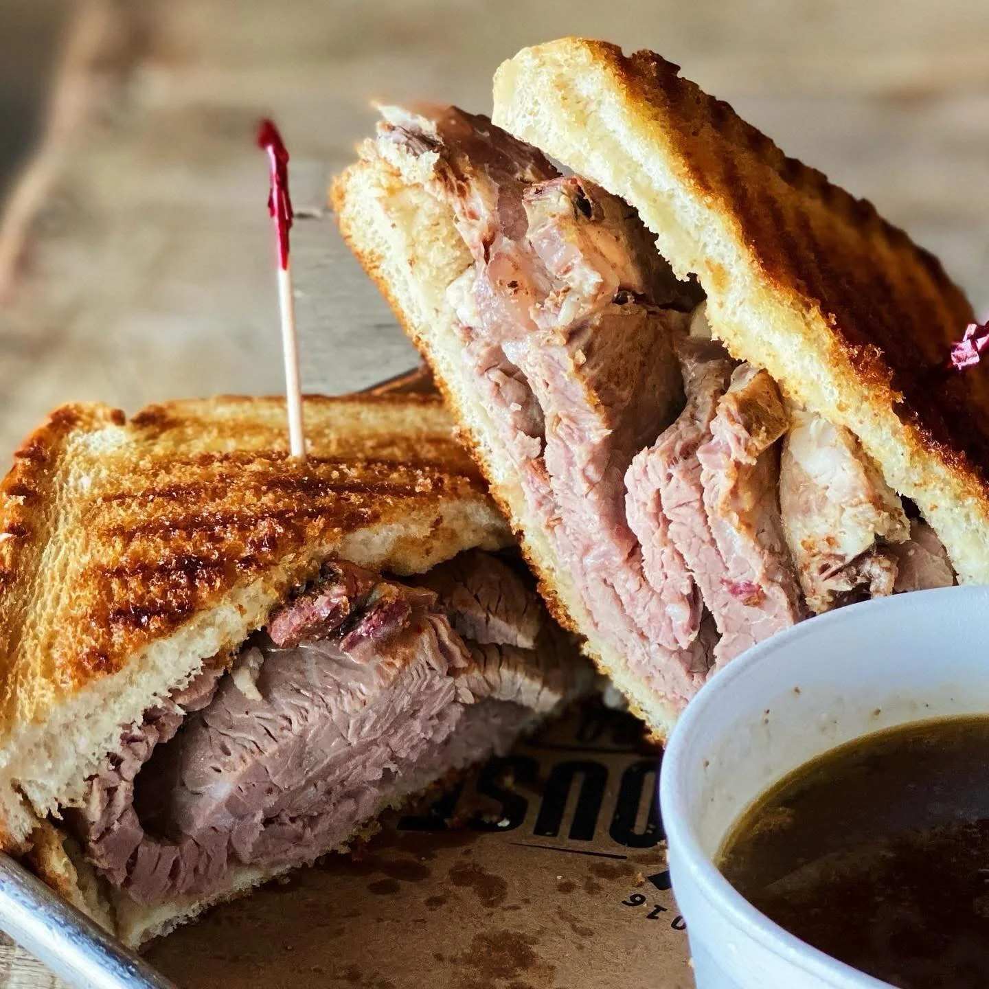 🥩TODAY:  PRIME RIB DIP SANDWICH

🍺🧀ALL WEEK:  BEER CHEESE BURNT END sandwich on 🥨 bun!