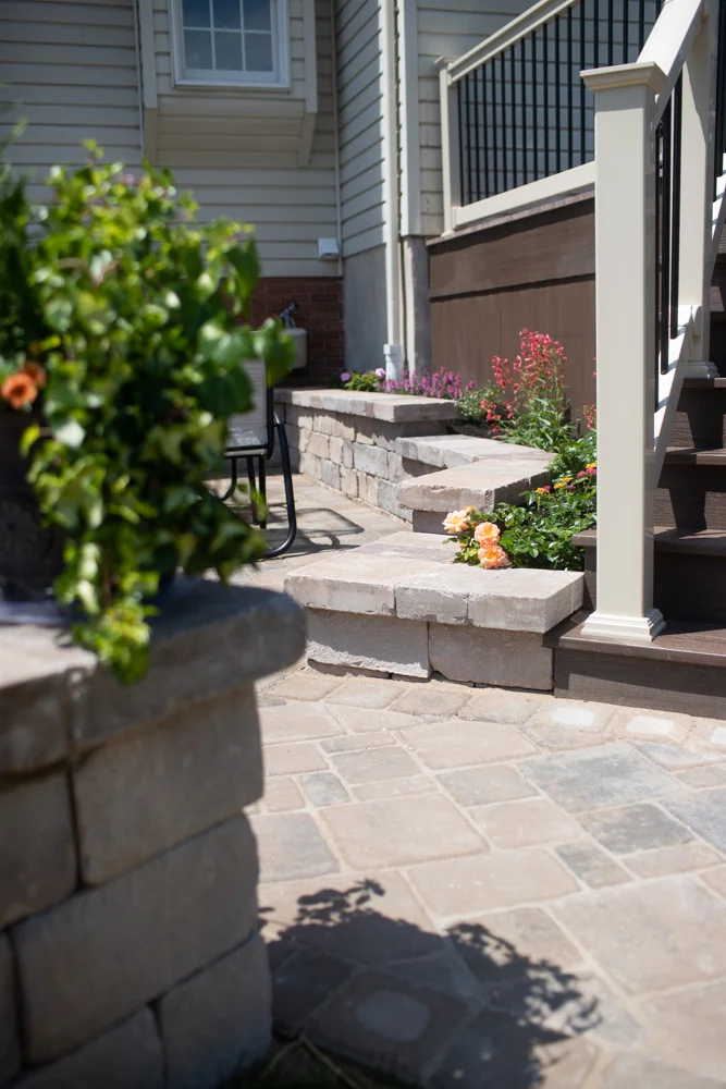 Landscaping_Corner_paver_patio-20.jpg