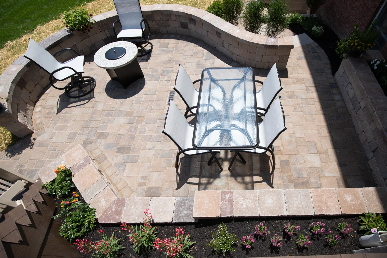 Landscaping_Corner_paver_patio-26.jpg