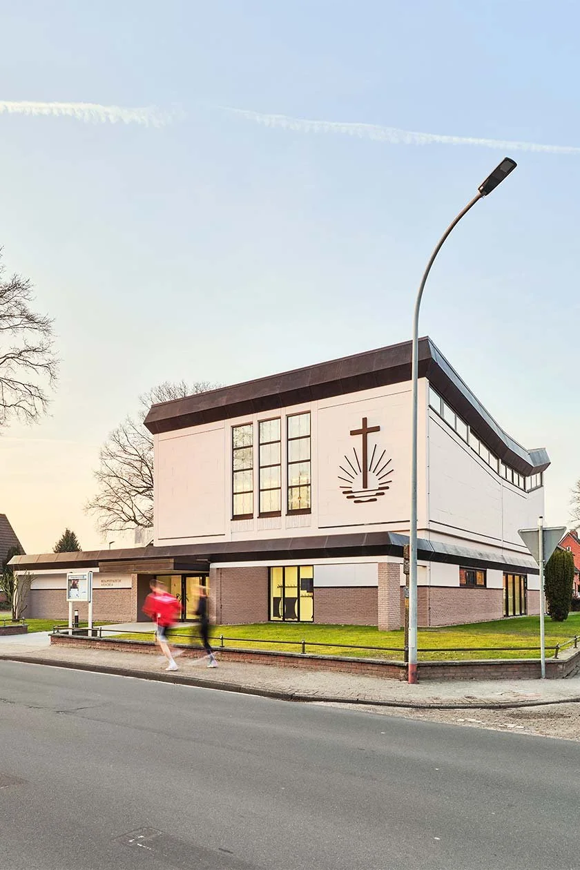 Schortens / Heidmühle 2024 Auftraggeber: Neuapostolische Kirche Nord- und Ostdeutschland Fotos: Caspar Sessler, Bremen, www.casparsessler.com