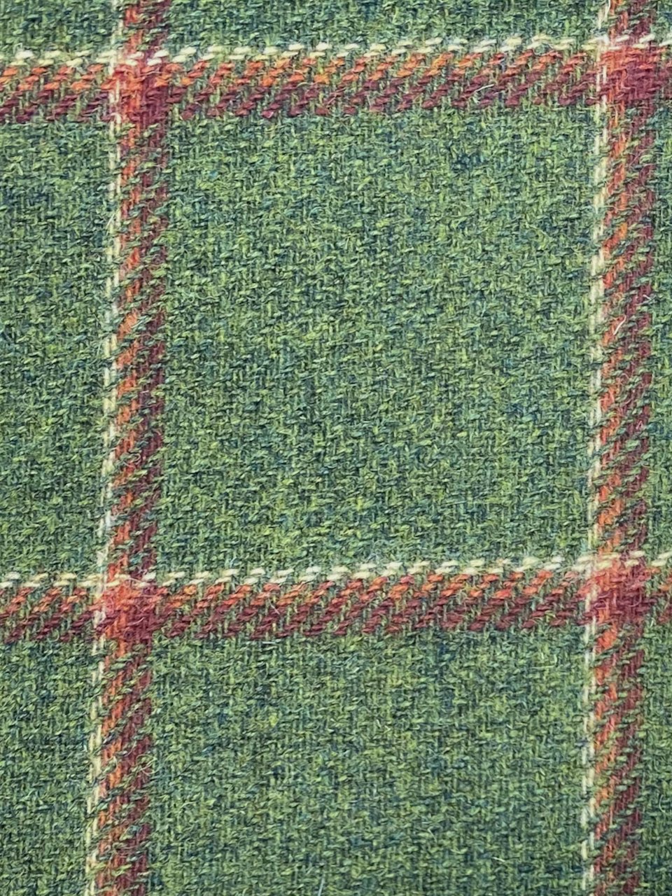 100% Lambswool; 340g