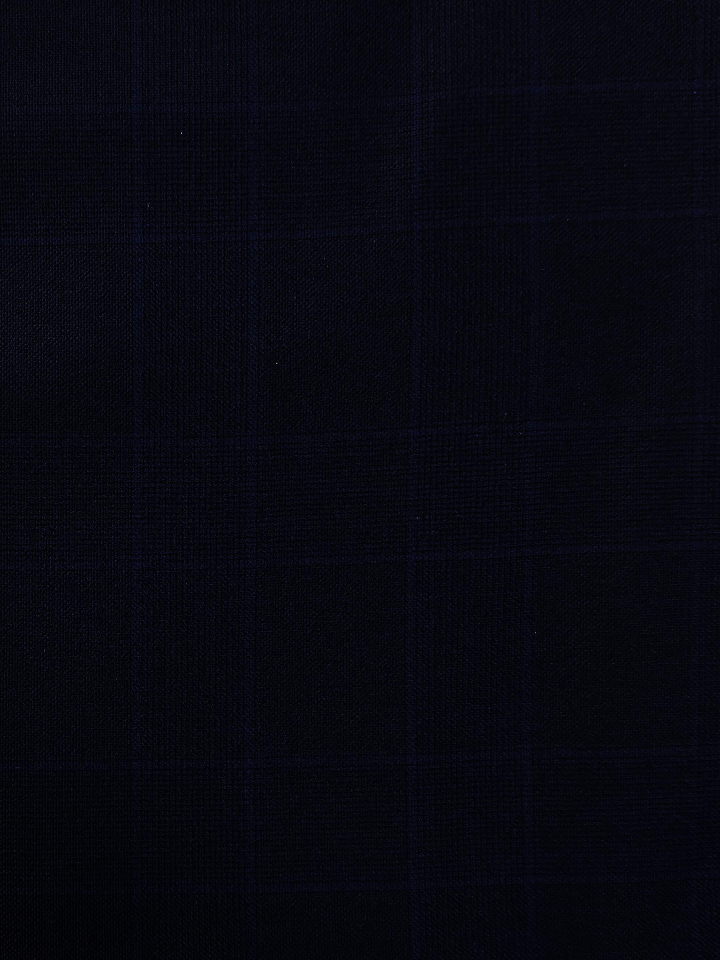 90% Super 170's 10% Cashmere; 260g