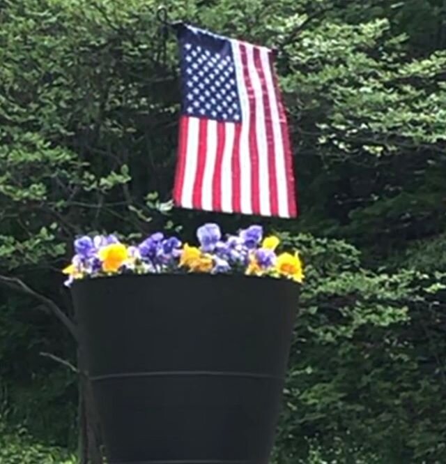 Happy Memorial Day!! #staysafestayhome #washyourdamnhands
#callyourparents 
#hugyourkids
#beakindhuman❤️ #honorthosewhoserved🇺🇸 #kentct
#kentctchamberofcommerce 
#lifeinthehollow 🏡