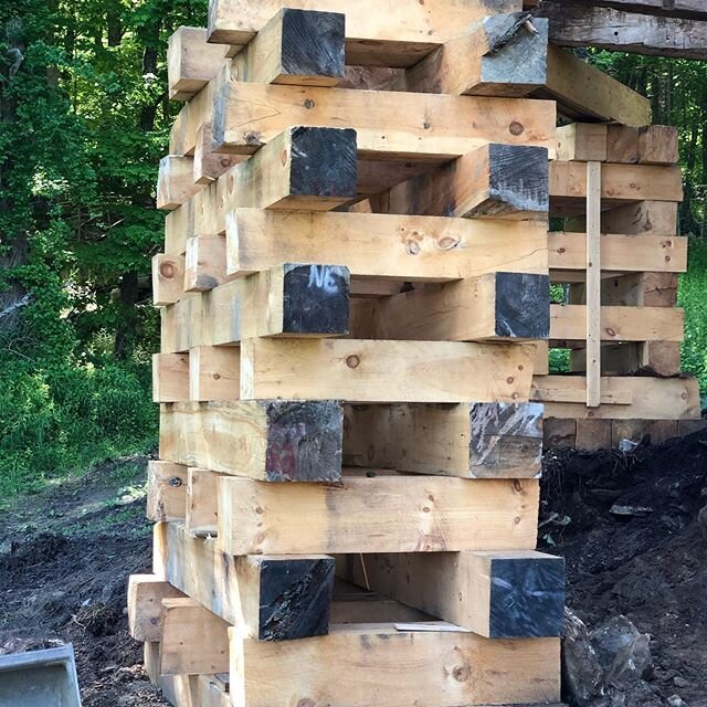 Jenga anyone 🤔? Great minds think alike.  We had a weekend visit to our latest joint venture with @fharchitecture, his pics posted over the weekend.  ALOT of muscle💪🏻 and brainpower 🤯 on this 1800&rsquo;s barn restoration.  #kinney_woodworkingllc