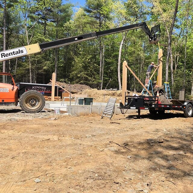 🚧 #newconstruciton started last week on this #postandbeamconstruction three car garage.  Crew made great progress in a week, jobsite super clean 🧹and upgraded safety harnesses with retractable cable life lines worked great👍. #kinney_woodworkingllc