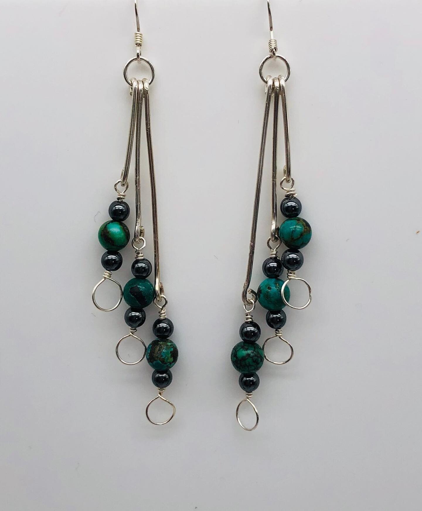 Warm strumming, reminiscent of the mojave deserts heat carried on the wind. To your knowledge, live music had died when lockdown had started, but not for the woman performing across the street.

Inspired by real women, these customizable earrings mad