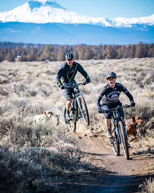 Mountain-Bikers-Mountains.jpg