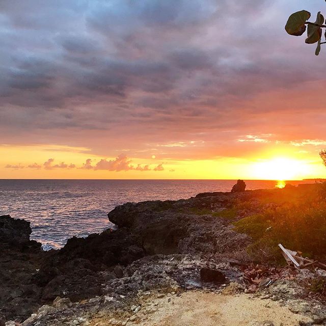 Are you ready to experience amazing sunsets? Snuggle into your love&rsquo;s arms and cuddle into the night? Let us know who you&rsquo;d like to watch this sunset with, and also check out our ah-MAY-zing deal on our website! 🇯🇲🤗❤️
.
#CoralCottageJa