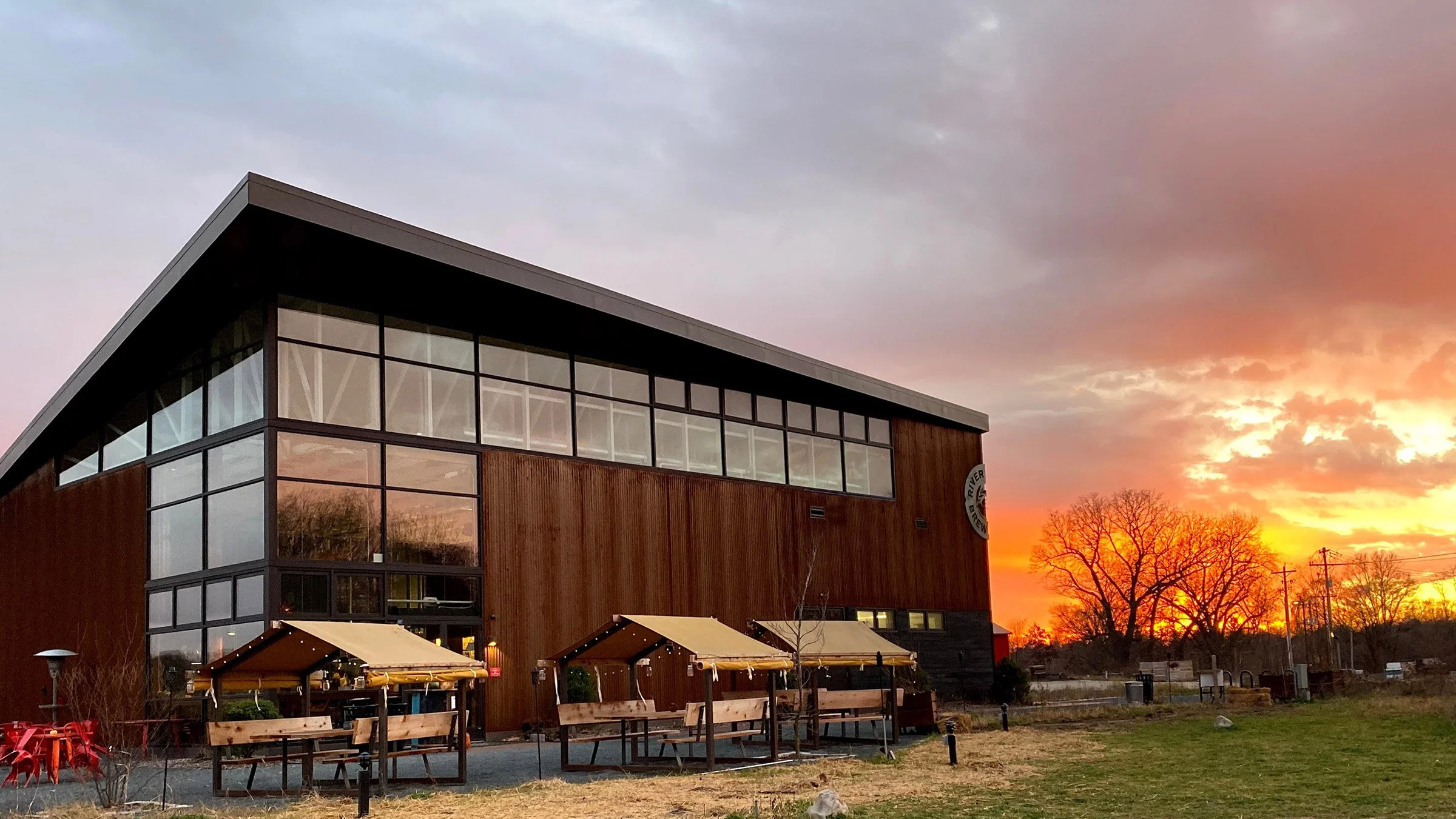 Welcome Banner Sunset_16x9_2400px_251211.jpg