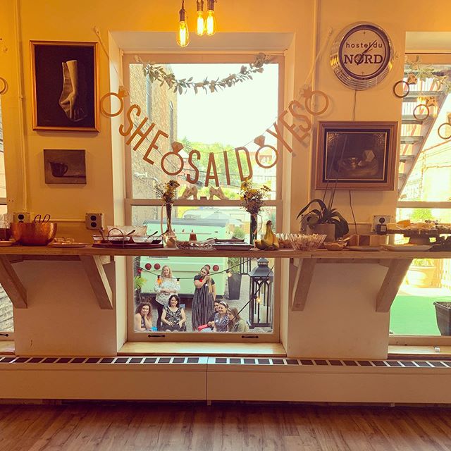 Happy to report that we hosted our first bridal shower on Saturday and it was a slam dunk. Martha Stewart would be proud. Special thanks to @bloomwilder 🌻
#bridalshower #bridetobe #hosteldulove