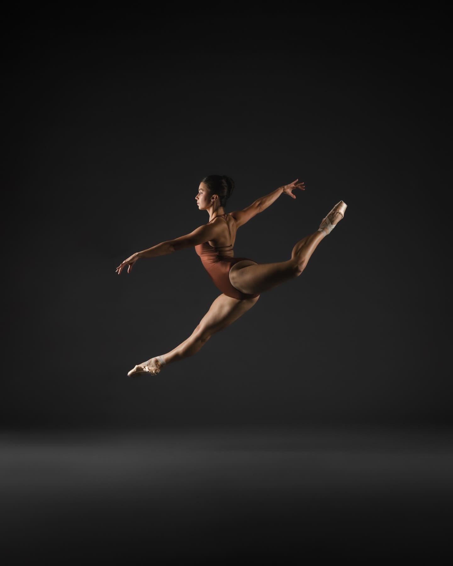 Jump inspo from the amazing dancers at @syracusecityballet @fallon.gannon