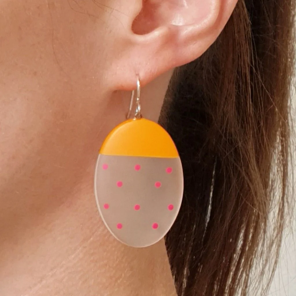 large-oval-resin-earring-spotty-kaz-robertson-contemporary-jewellery.jpg