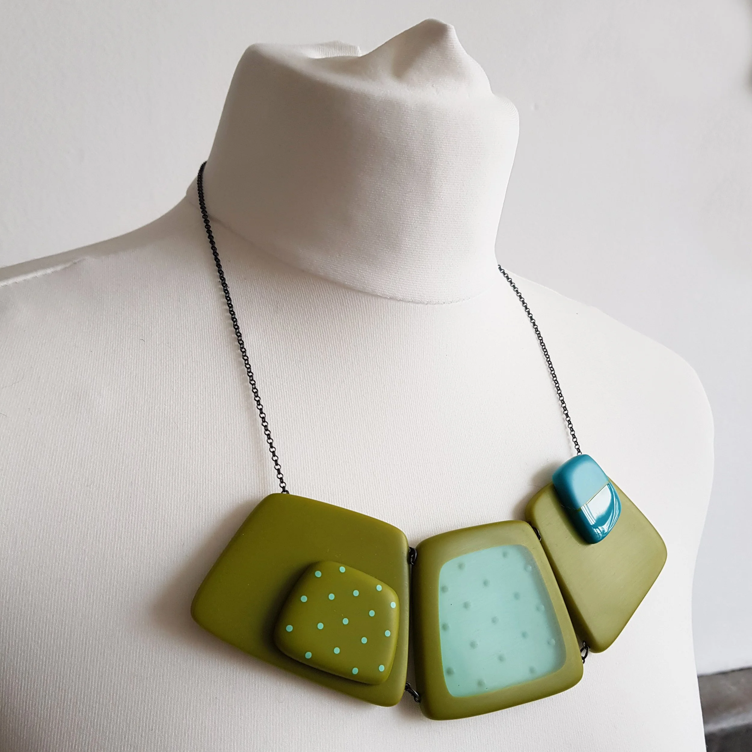 colourful-resin-spotty-necklace.jpg