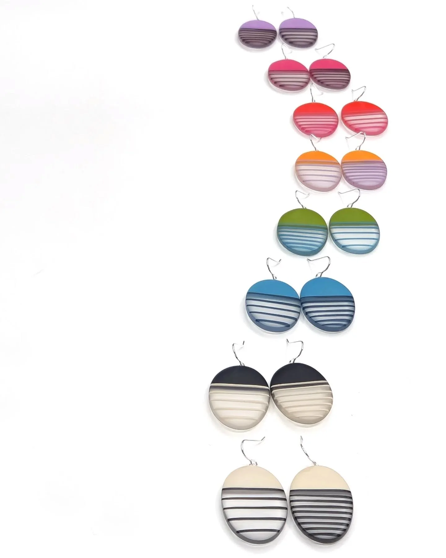 E A R R I N G S ! ! !

I've got lots of these large ovals drop earrings available in various colourways &hearts;️💛💗💚💜🧡💙

I've eventually managed to get some more of them added to the website (it never ends 🤣)

What would you choose? Classic bl