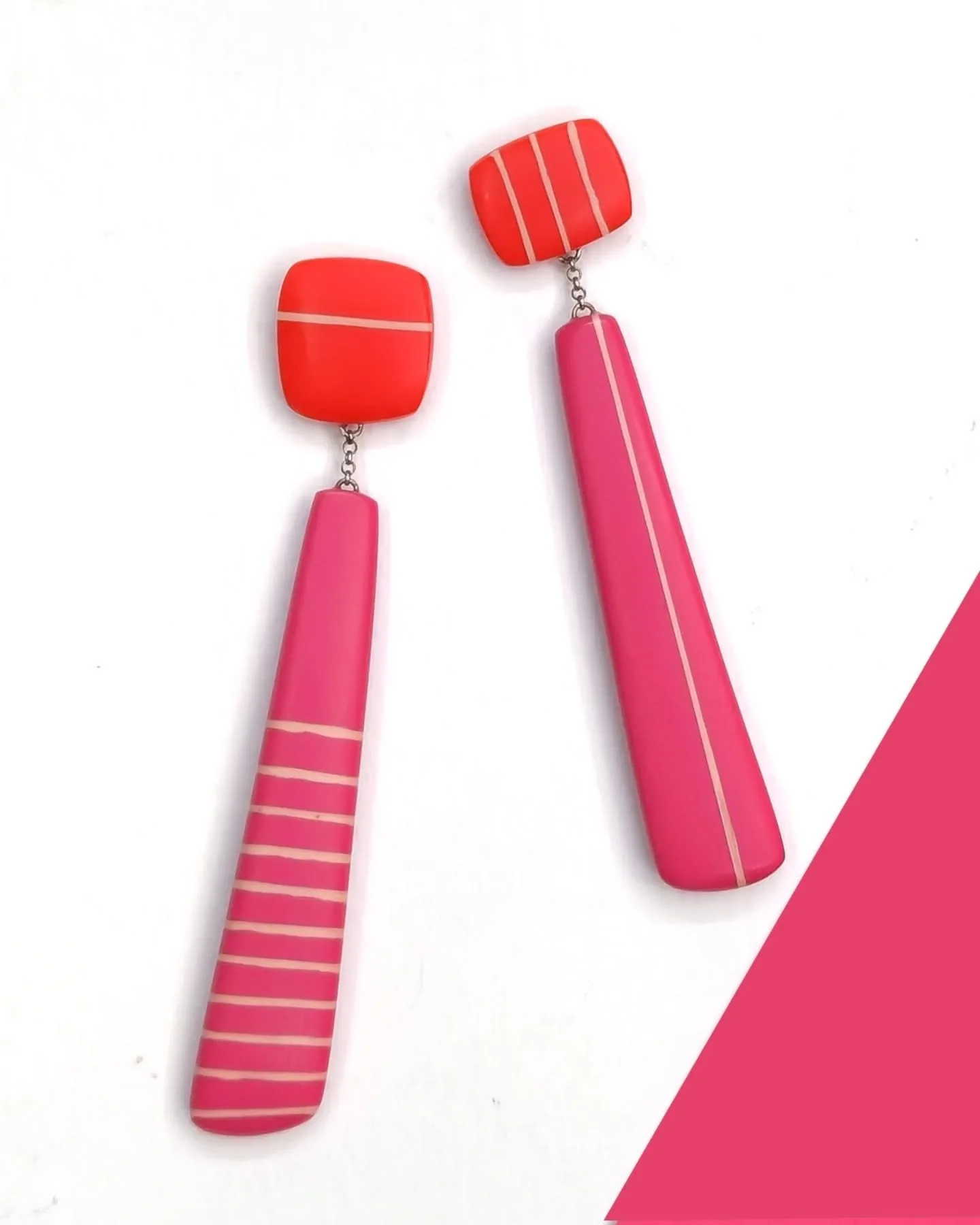 S P O T l i g h t ! ! !

The KAZ SPOTlight is open!!!

Until 1st February (weekends only) you can come and see lots of colourful KAZ jewels on display! &hearts;️💛💗💚💜🧡💙

TODAY as a wee bonus I'll have a special shopping event too! 🍾🥂🛍

I'll b