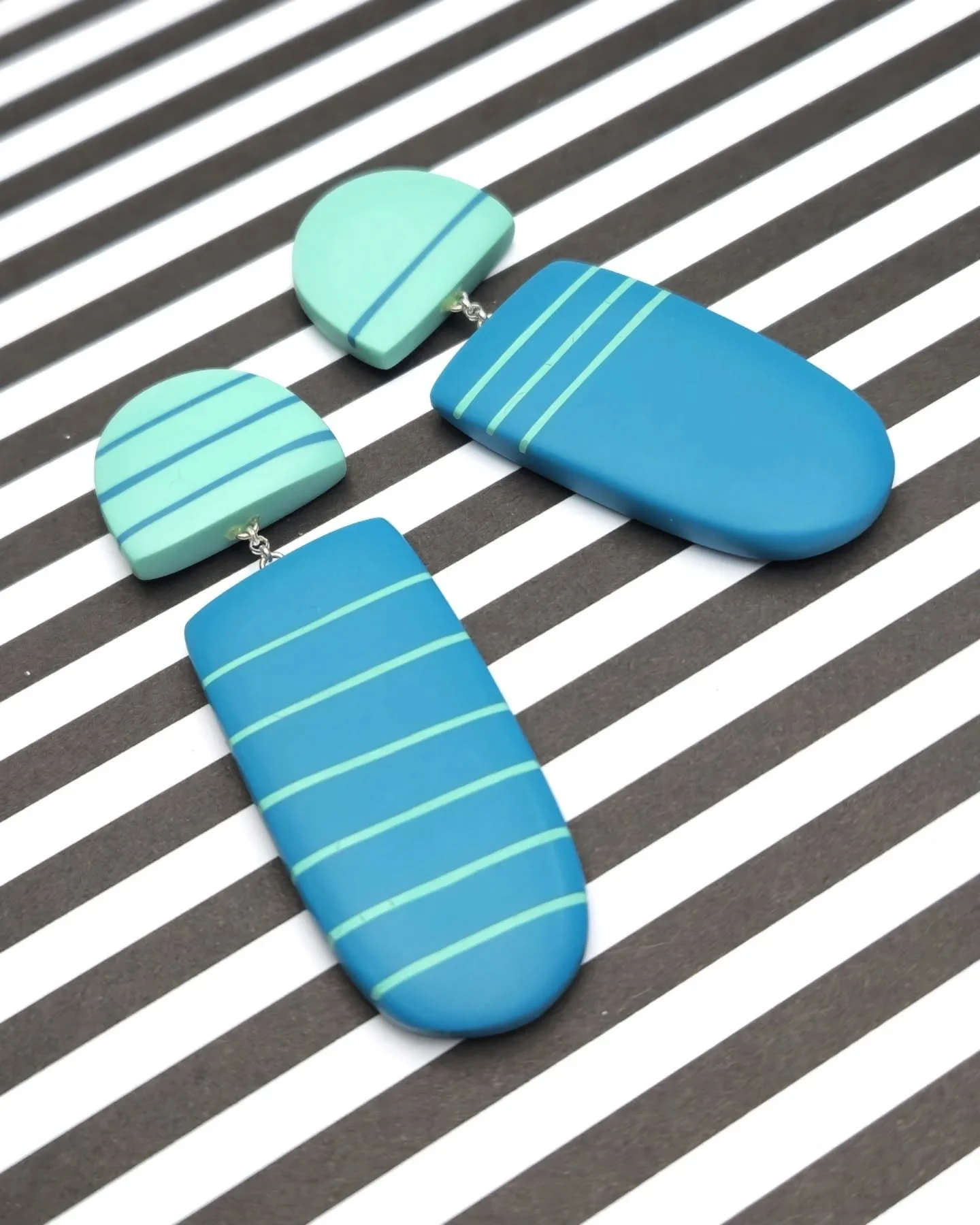 N E W B I E S ! ! !

These colourful drops made their debut appearance @springfling 💙

Brilliant fun statement earrings ready for the summer season 🌞

They've already been added to the website and I'll be busy this week adding the other new pieces 