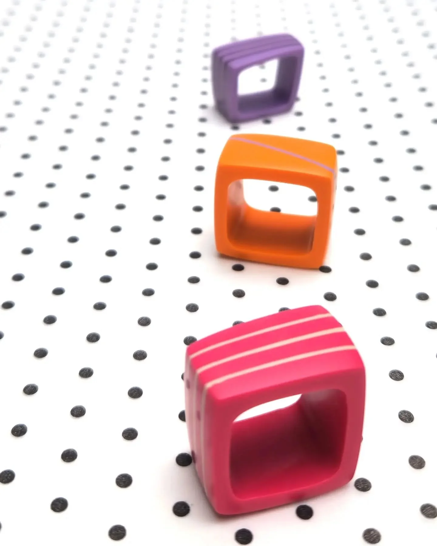 B E  S Q U A R E ! ! ! 

Want an easy way to add some colour and fun to your outfits?

The KAZ square rings are what you need!

Available in lots of different colourways the cast resin rings have contrasting stripy and spotty designs inlaid to the su