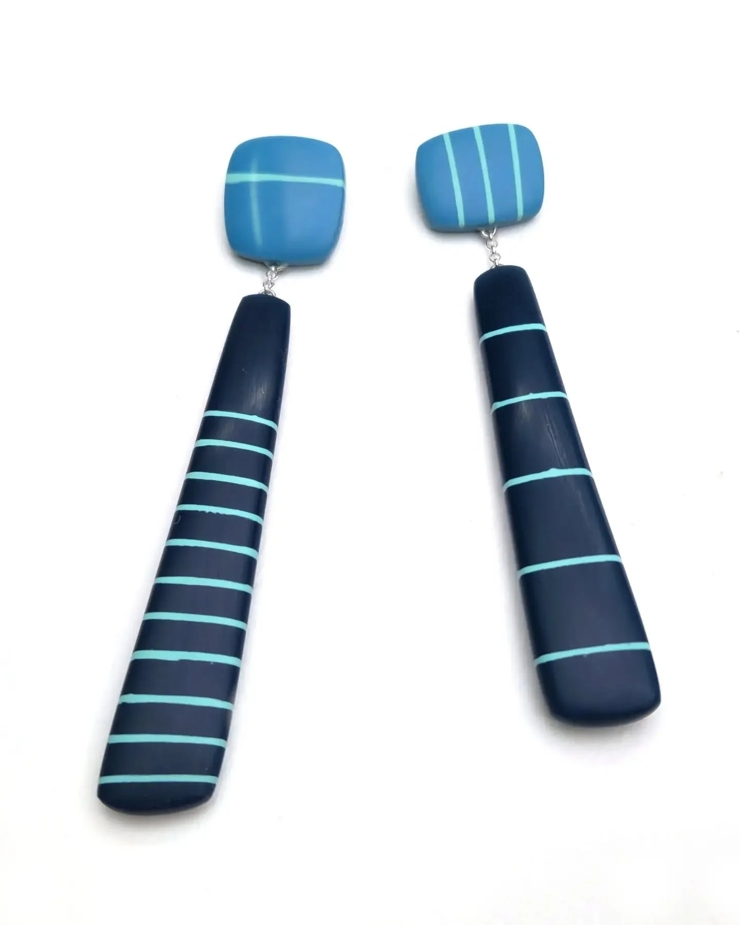 B I G  E A R R I N G S ! ! !

These big long drop earrings are back in stock in the online shop!

The rail blue is a gorgeous rich tone contrasting against the pop of the turquoise stripes!

Available in lots of different colourways and designs &hear