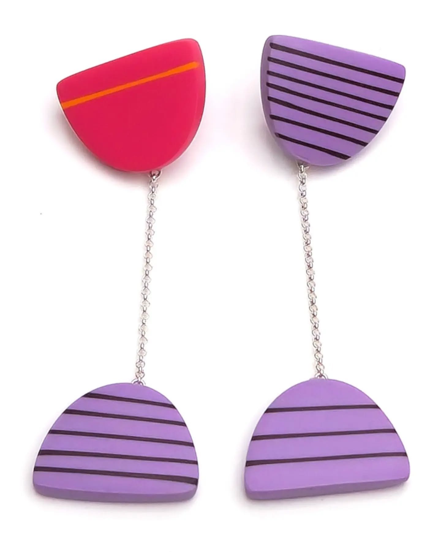 M I S M A T C H ! ! ! 

I never get bored of a mismatched earring!

I love it when people give them that second glance, wondering if you're a little bit wierd and not realised you've put on different earrings 🤣

Mix up the colour, the size, the patt