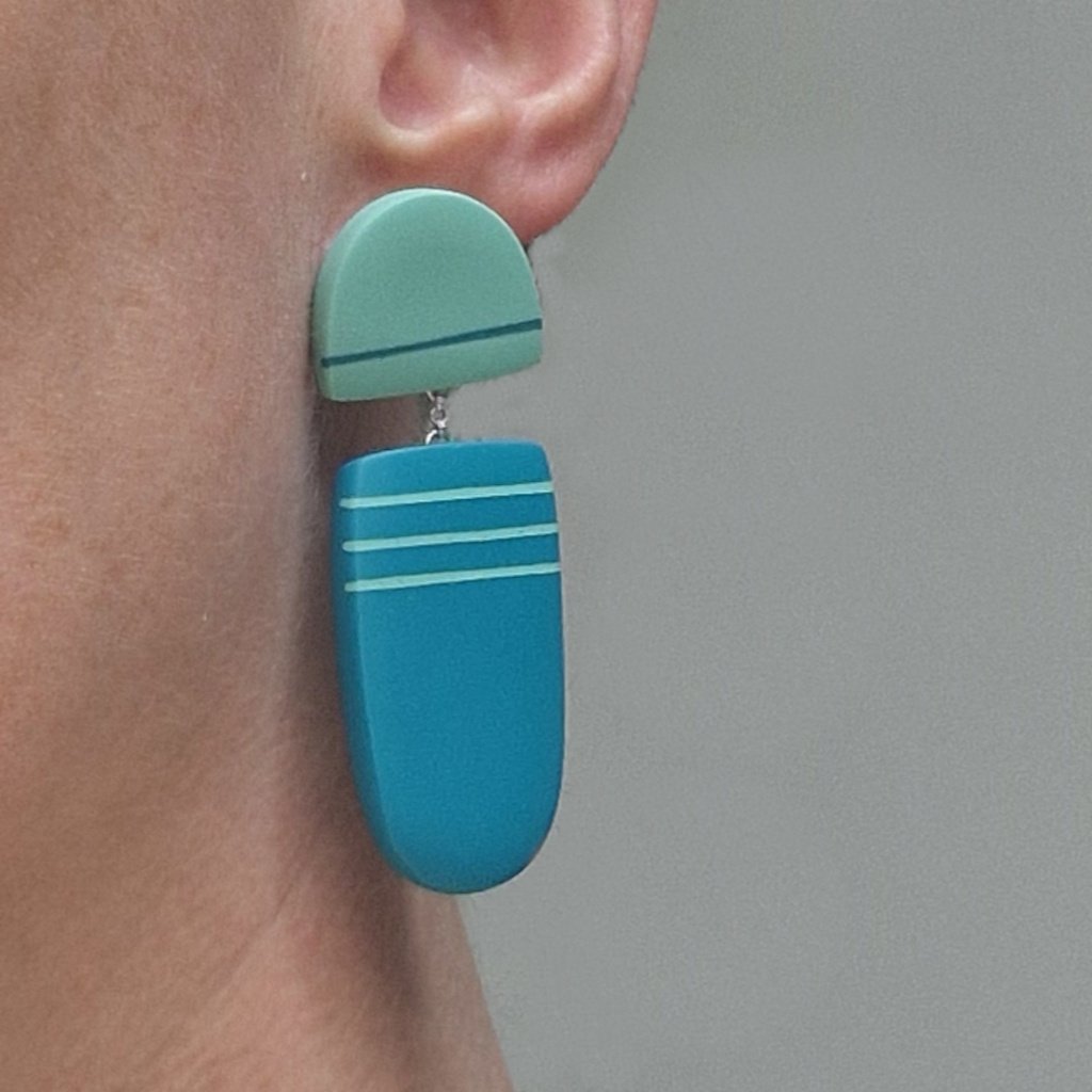 blue-arch-earring-modelled.jpg