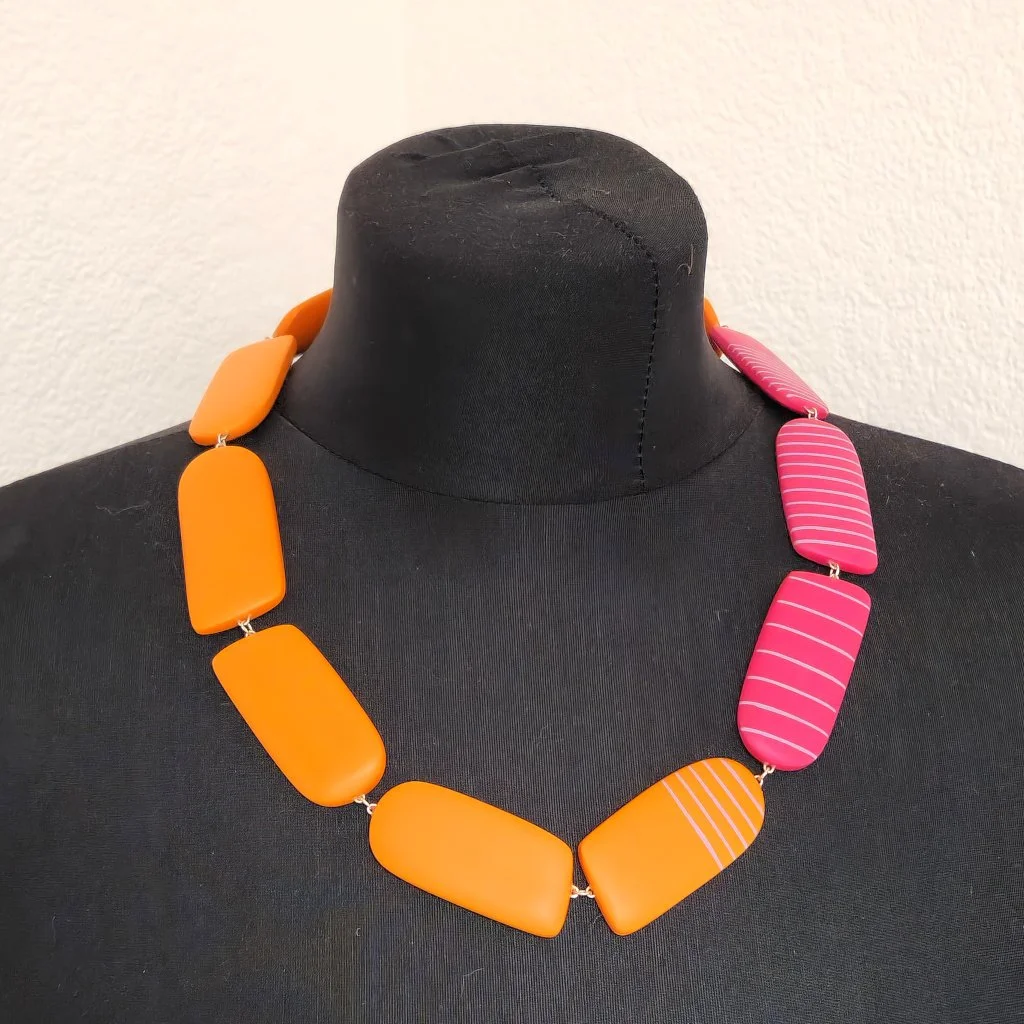model-stripe-side-abnecklace.jpg