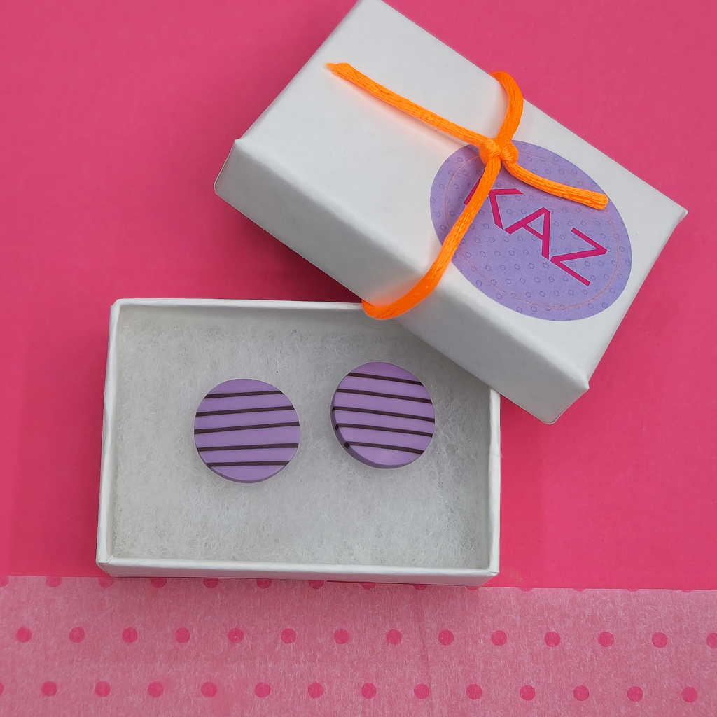 gift-mismatch-lilac-studs.png
