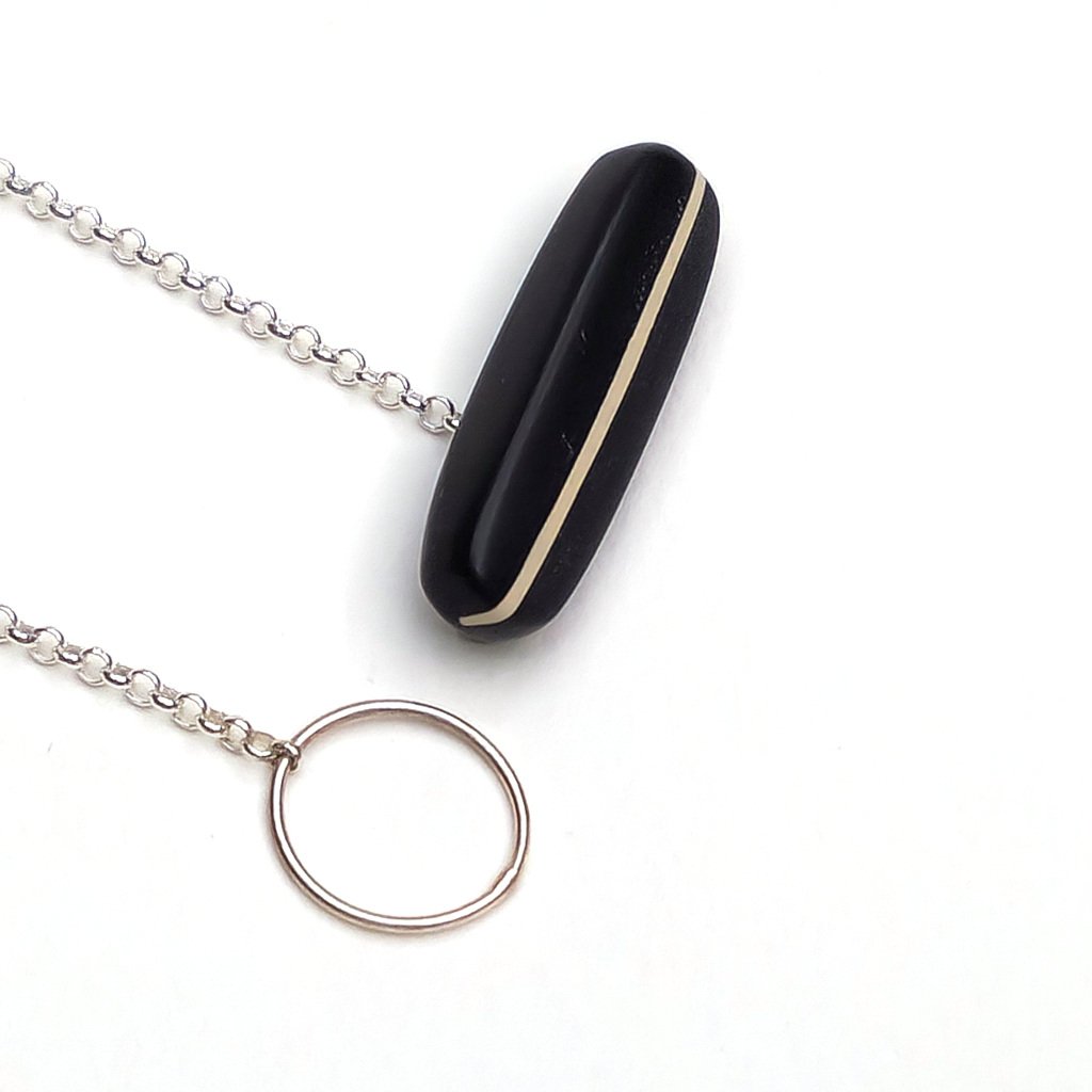 black-resin-pendant-catch.jpg