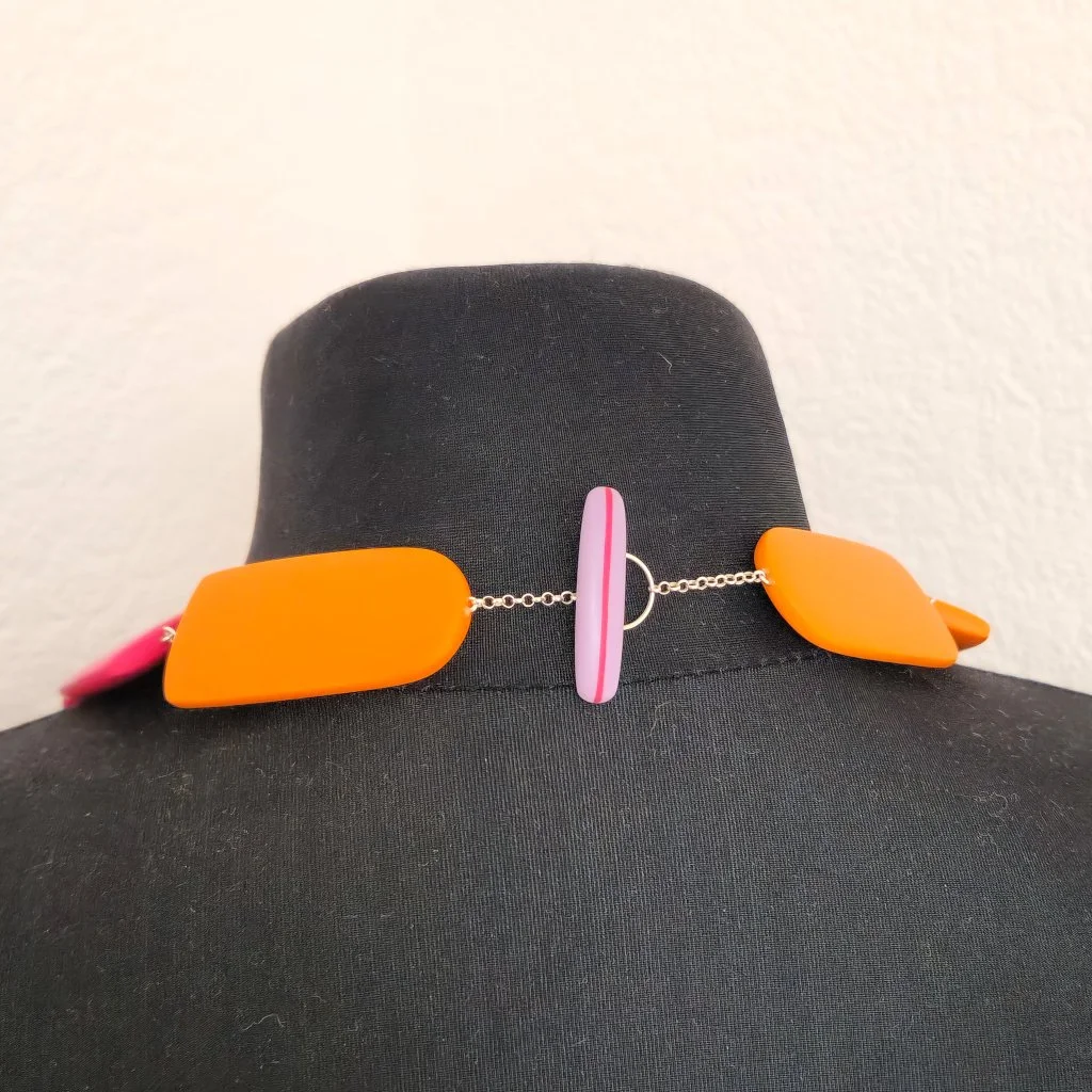 detail-lilac-catch-abnecklace.jpg