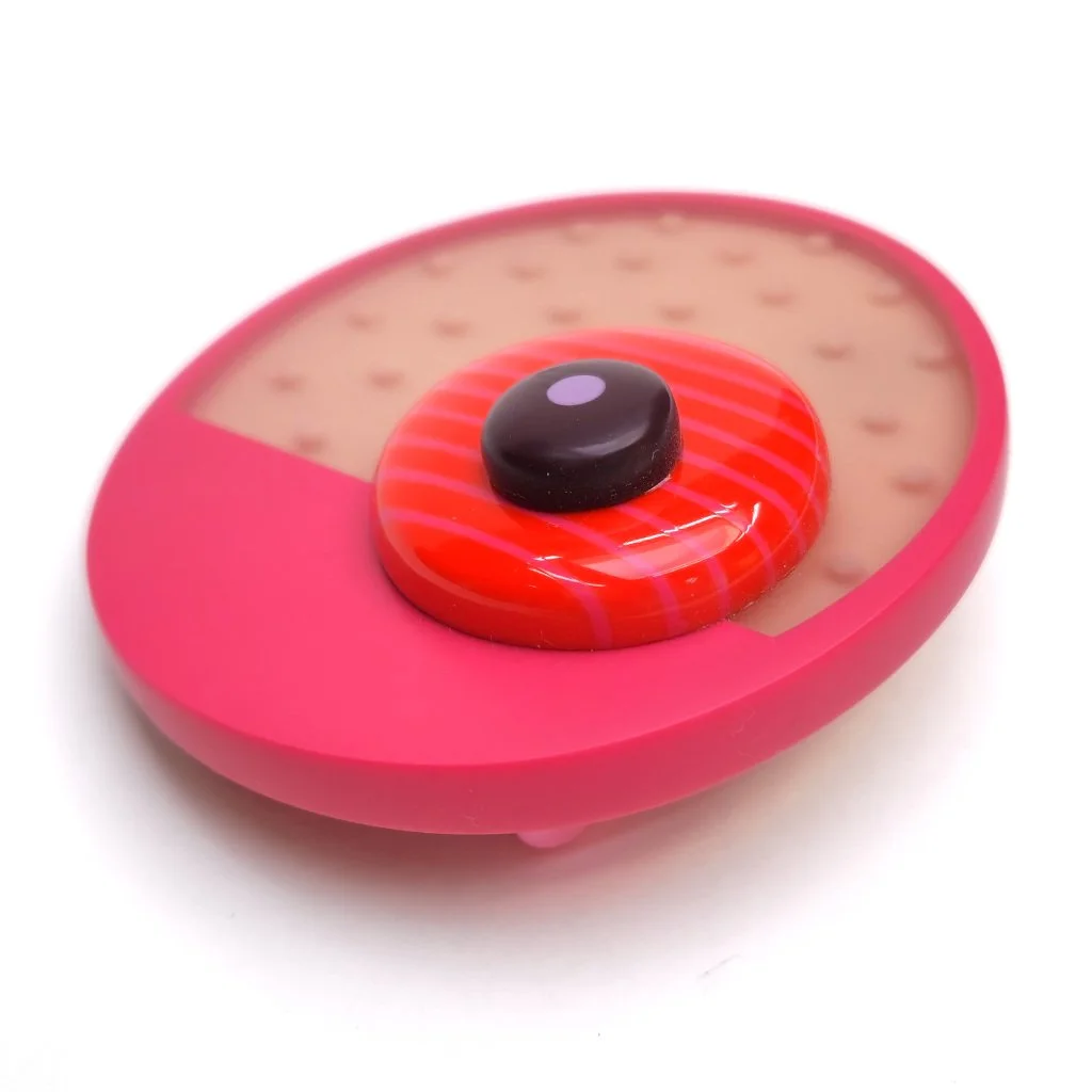 detail-reverse-dot-layer-pink-brooch.jpg
