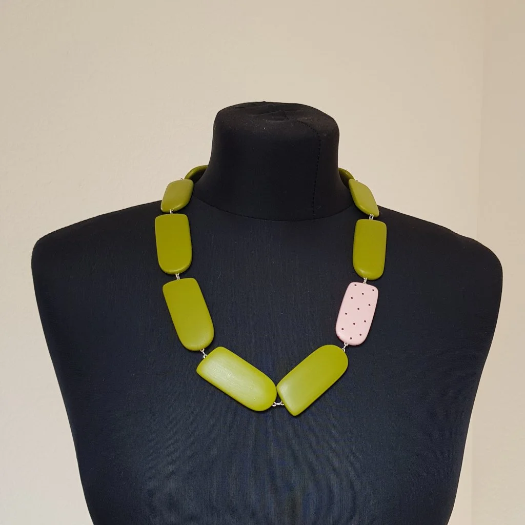 reversible-resin-green-necklace.jpg