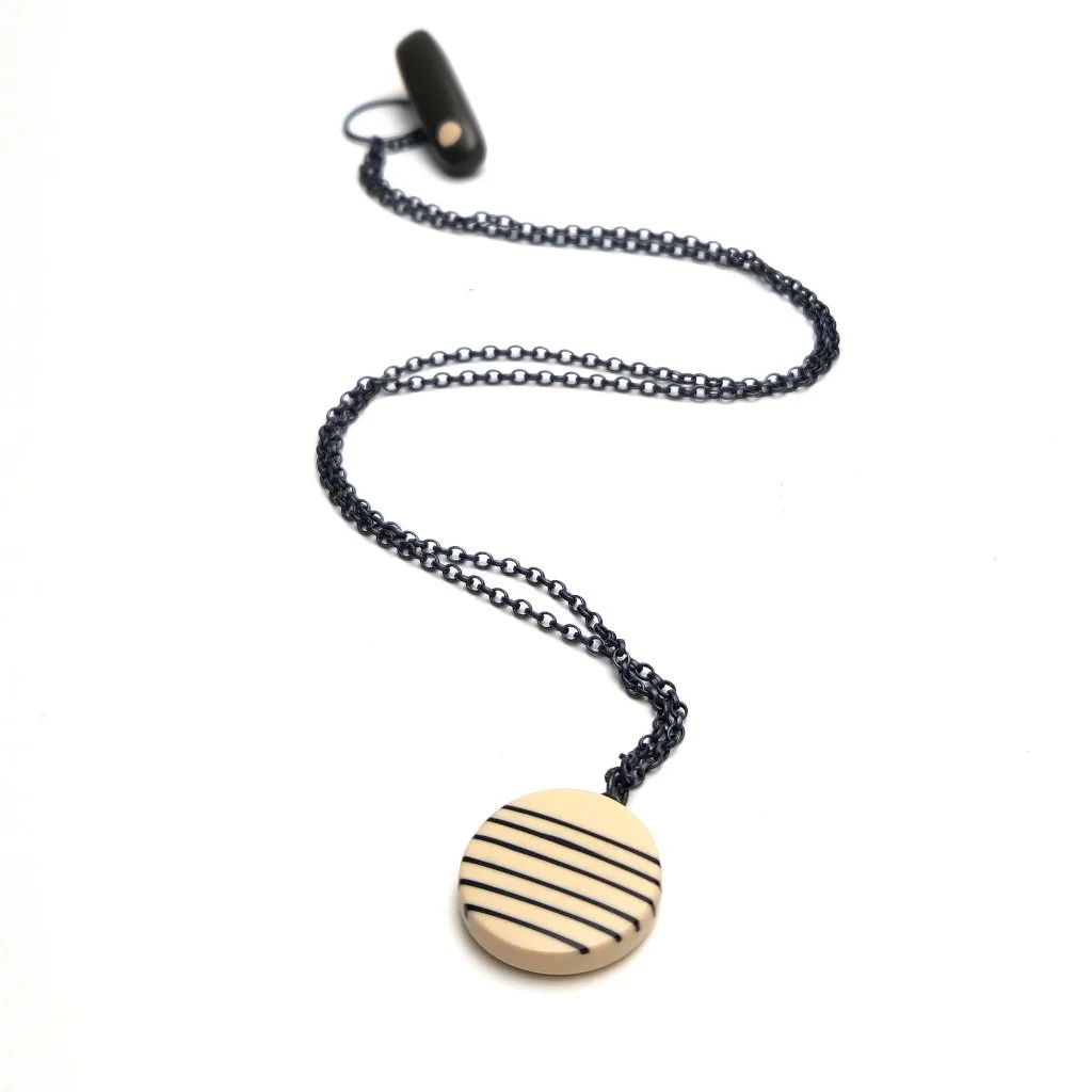 stripe-side-reversible-pendant-ss.jpg