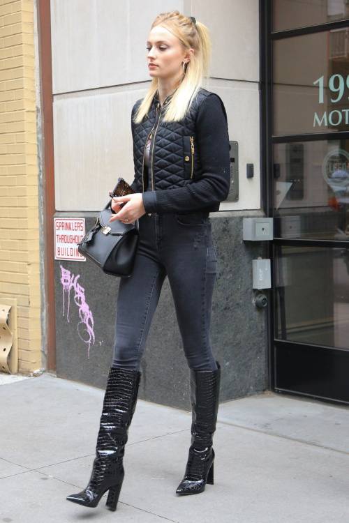 Sophie Turner New York City-j-brand-black-jeans