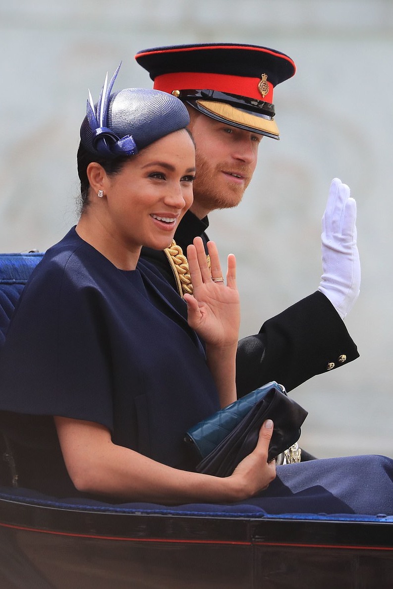 meghan-markle-navy-dress-hat.jpg