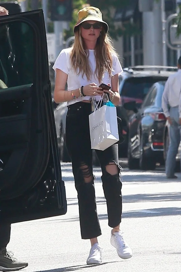 behati-prinsloo-prada-tie-dye-hat.jpg