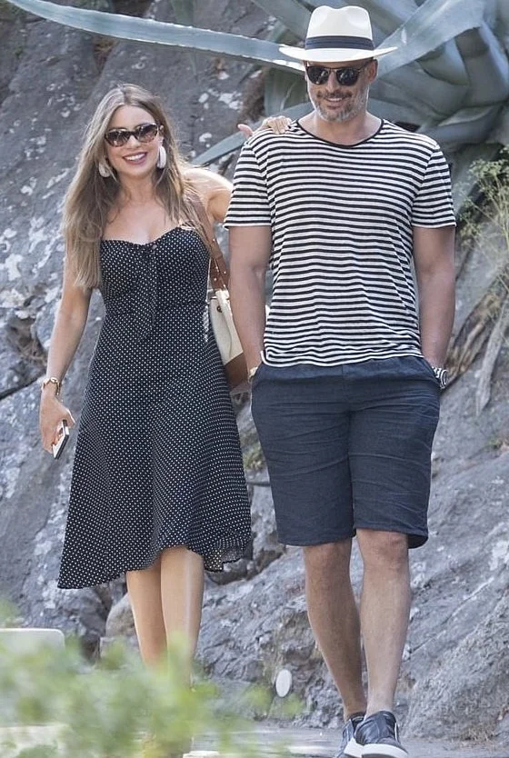sofia-vergara-reformation-black-printed-dress-in-capri.jpg