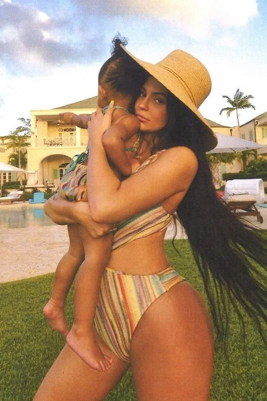 kylie-jenner-striped-one-piece-swimsuit.jpg