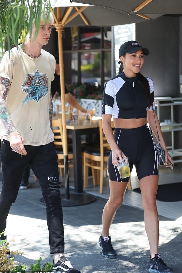 chantel-jeffries-balenciaga-black-hat.jpg