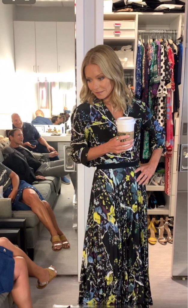 Kelly-Ripas-Black-and-Yellow-Floral-Dress-on-live-with-kelly-and-ryan.jpg