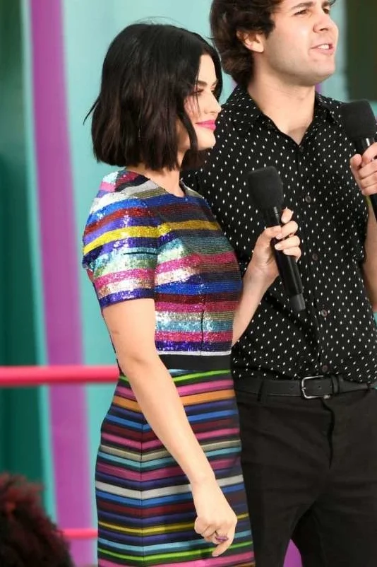 lucy-hale-striped-dress-at-teen-choice-awards.jpg