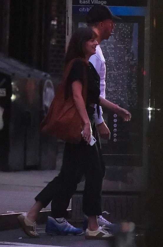 dakota-johnson-gucci-sneakers-in-new-york.jpg