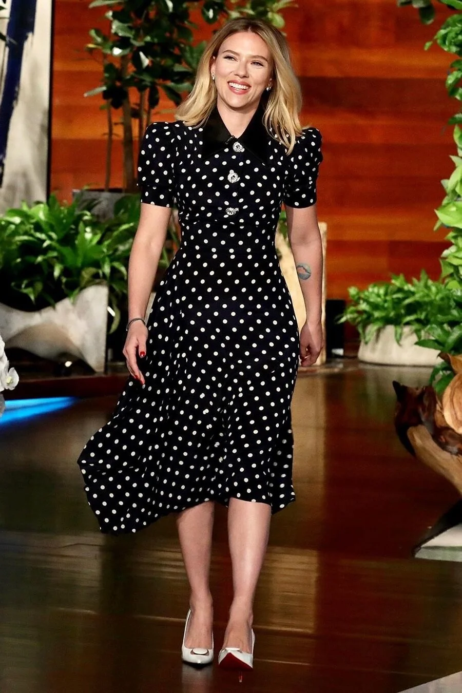 scarlett-johansson-blcak-polka dot-dress.jpg