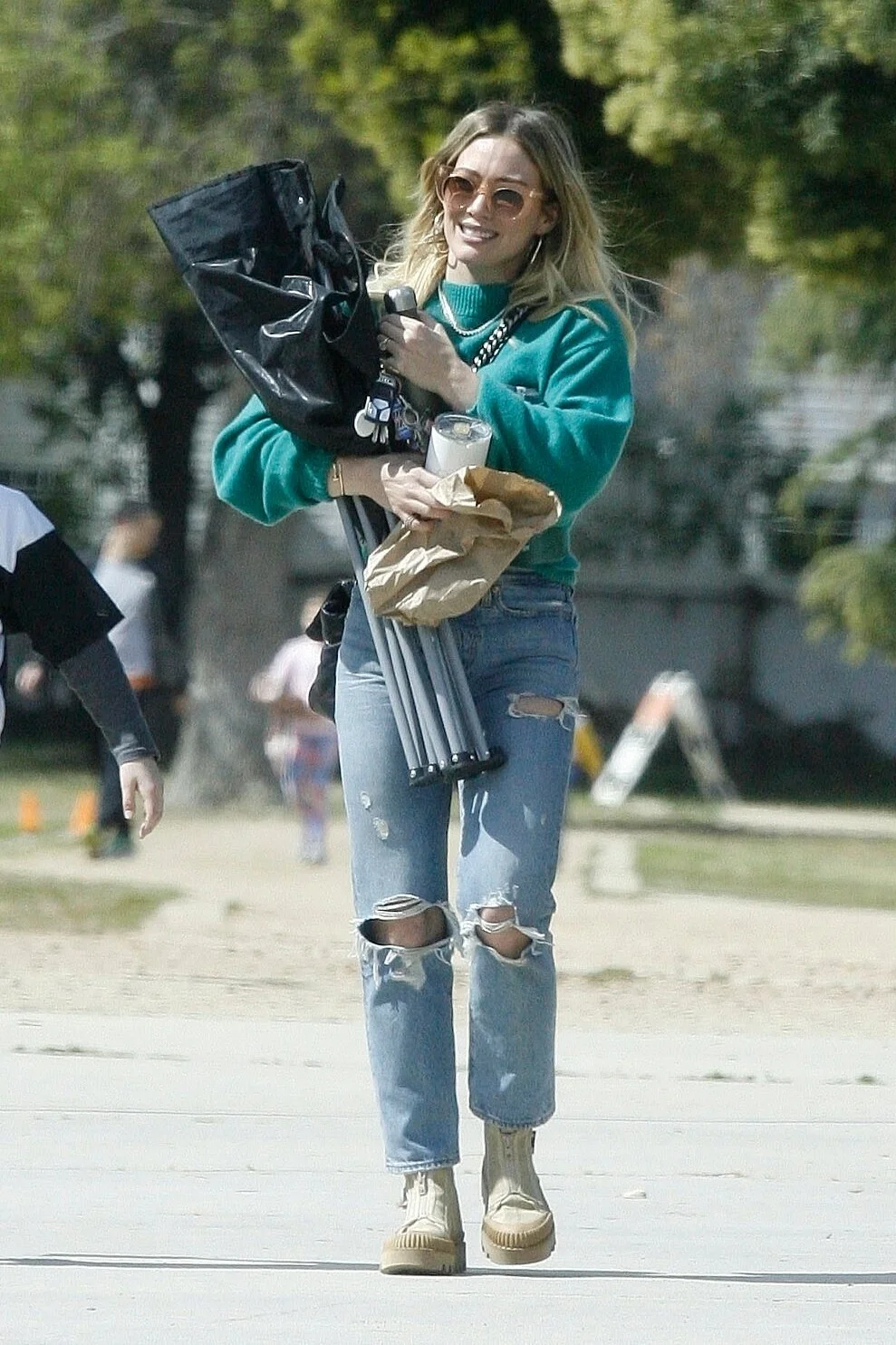 hilary-duff-levis-ripped-jeans.jpg