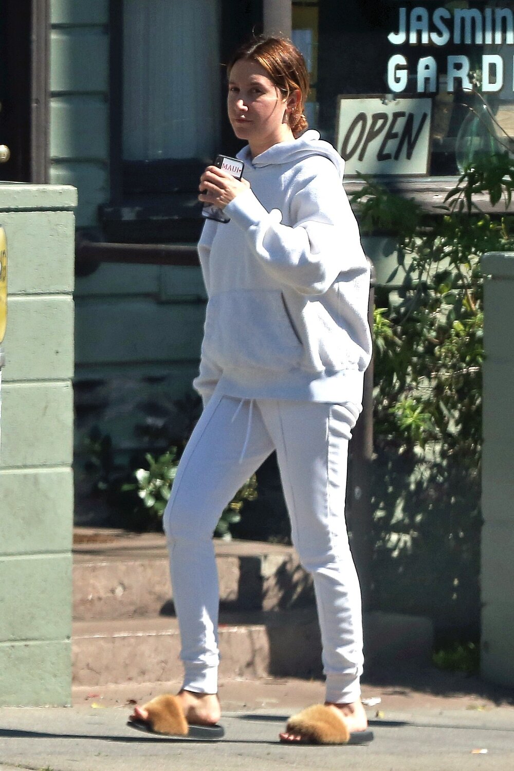 givenchy-white-joggers-los-angeles.jpg