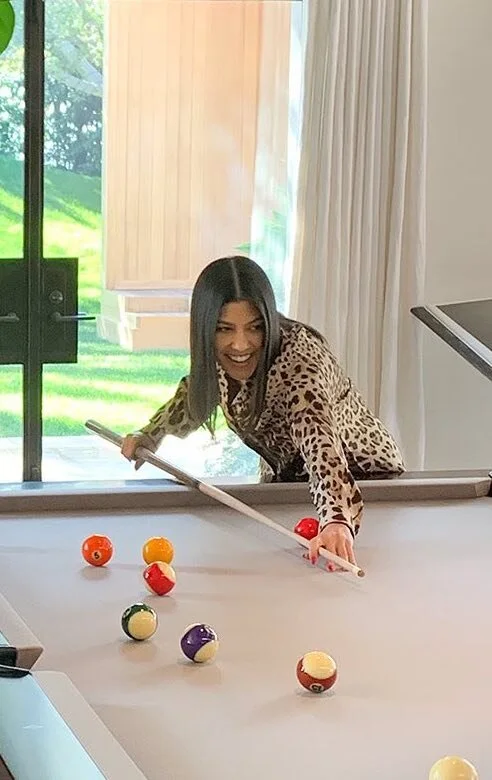 kourtney-kardashian-e-in-the-room.jpg