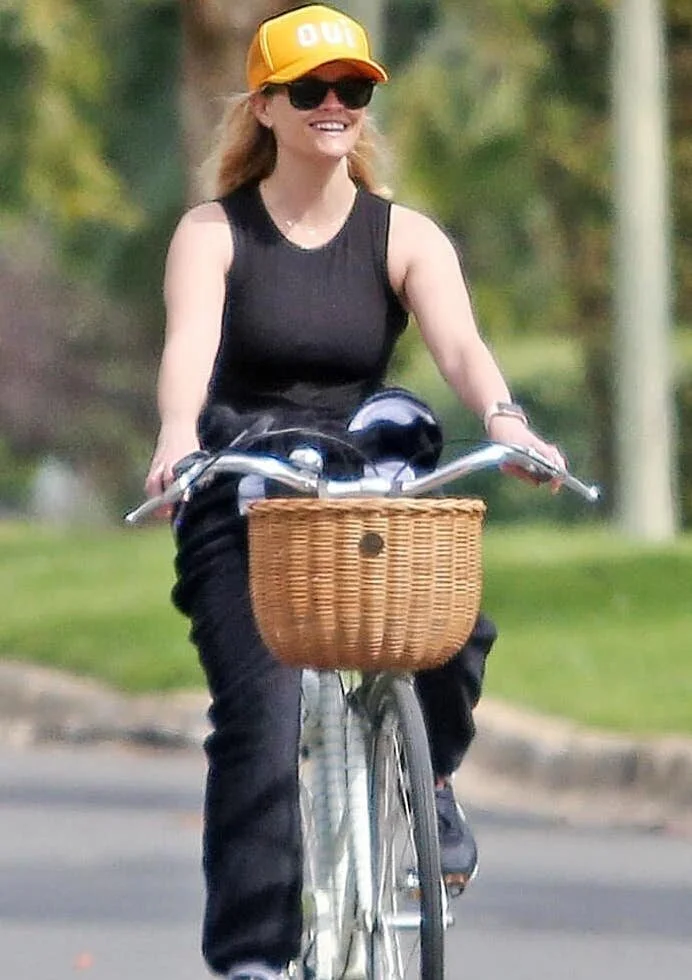 reese-witherspoon-oui-yellow-hat.jpg
