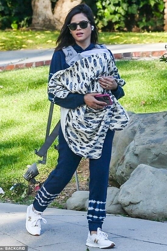 jenna-dewan-blue-tie-dye-joggers.jpg